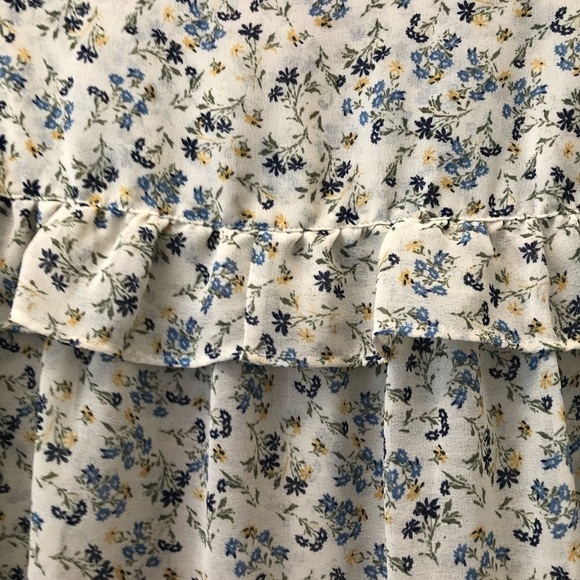 Max studio, women’s, ivory floral print top w/ spiral ruffle trim at sleeves / S - Picture 9 of 15